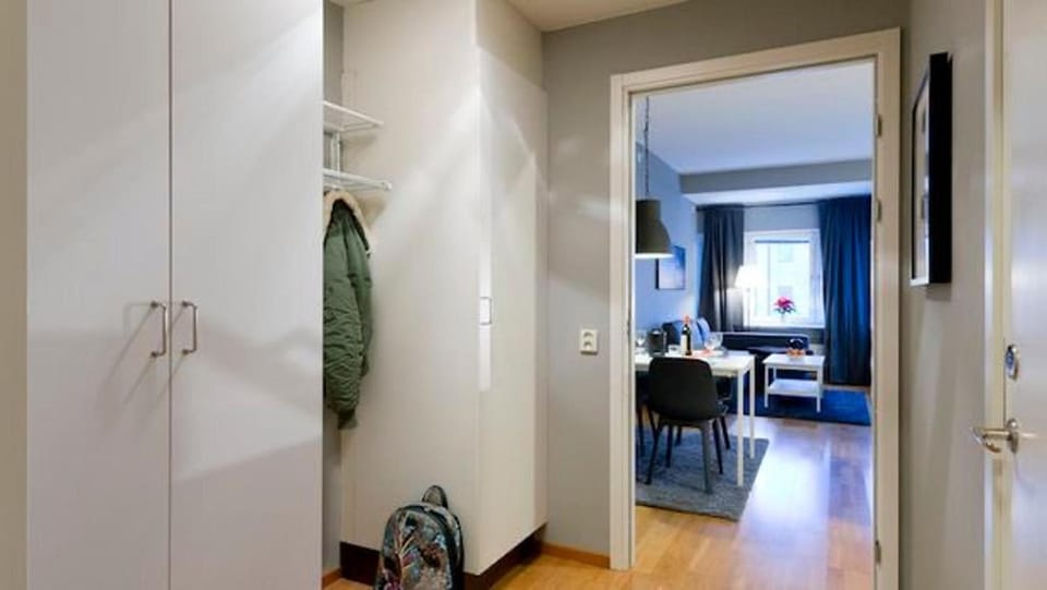 Bedroom, towels, wardrobe, acessibility