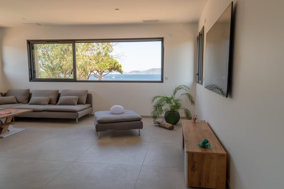 Villa Presqu'île de Giens Vue Mer Panoramique Villa in Hyères