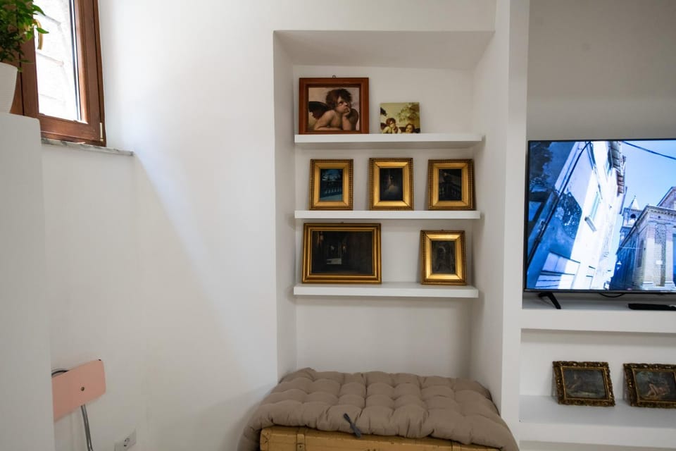 Communal lounge/ TV room, TV and multimedia, Living room, Seating area, Evening entertainment