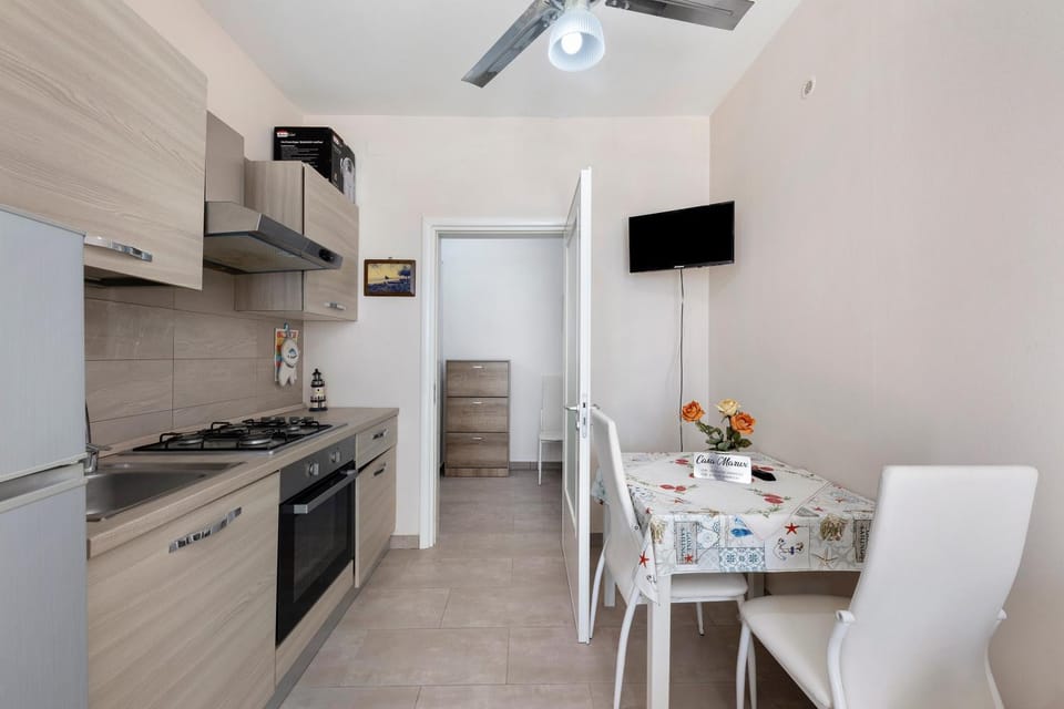 Property building, Kitchen or kitchenette, Living room