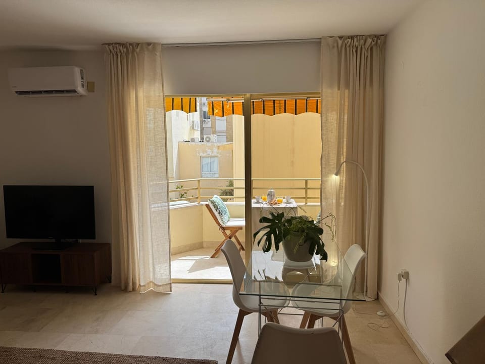 Balcony/Terrace, Living room, Seating area, Dining area, air conditioner
