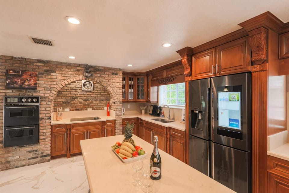 Two Luxury Villas - Private Pools - Large Groups House in Ives Estates