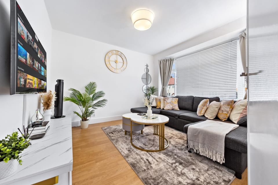 Communal lounge/ TV room, TV and multimedia, Seating area, Evening entertainment