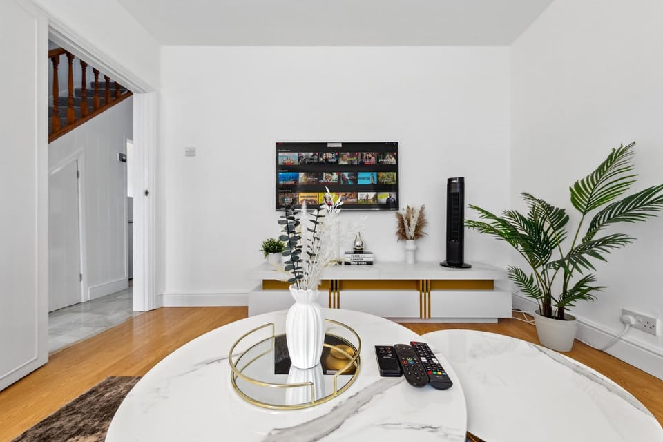 TV and multimedia, Living room, Decorative detail