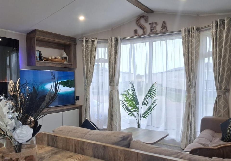 Sea Heaven, West Sands, Seal Bay Resort House in Selsey