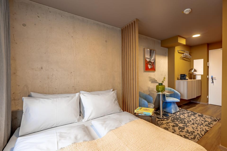 Living room, Photo of the whole room, Bedroom
