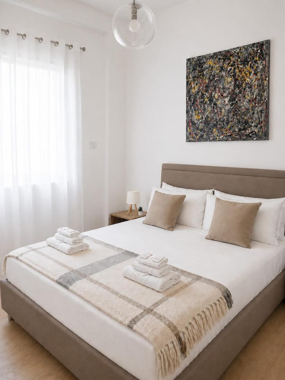 Bed, Photo of the whole room, Bedroom