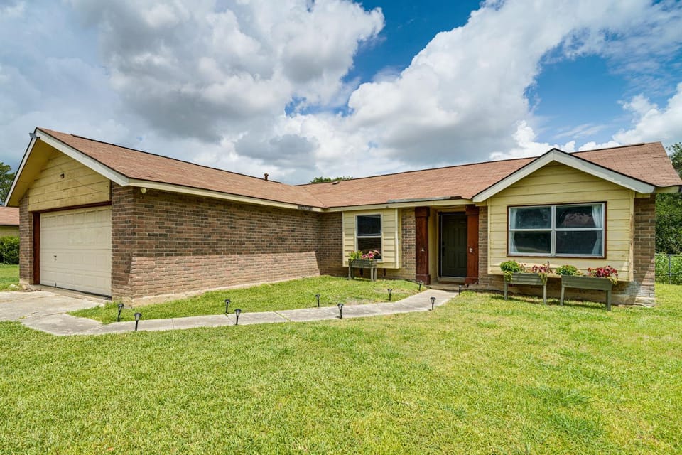 Great for Families! Schertz Getaway 6 Mi to Zoo House in Schertz