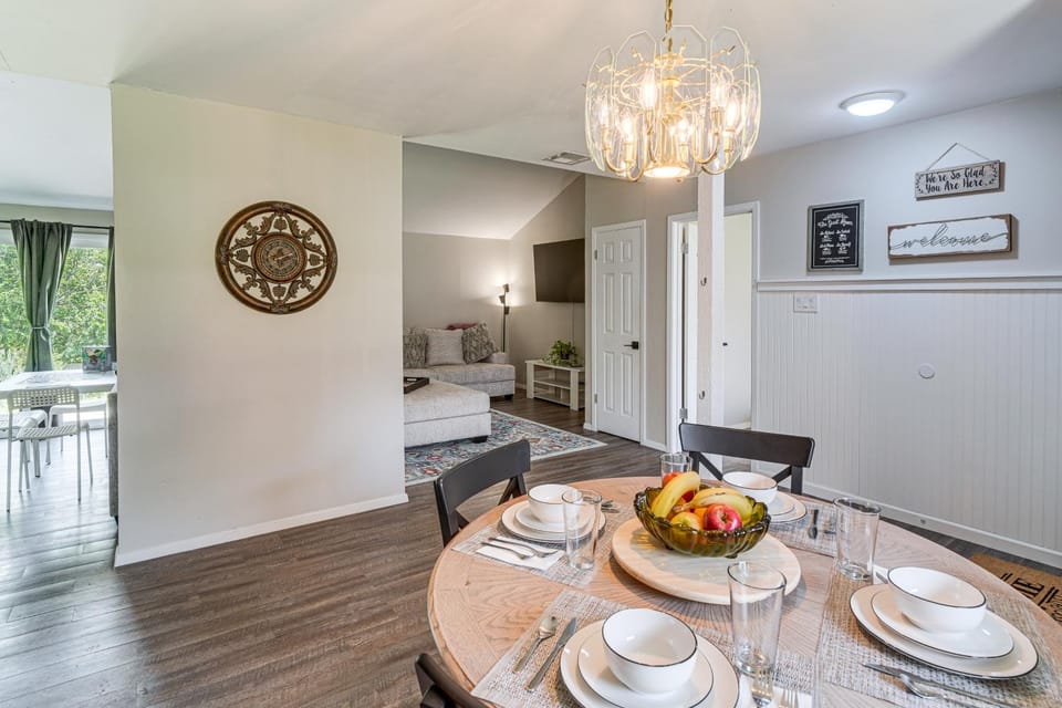 Great for Families! Schertz Getaway 6 Mi to Zoo House in Schertz