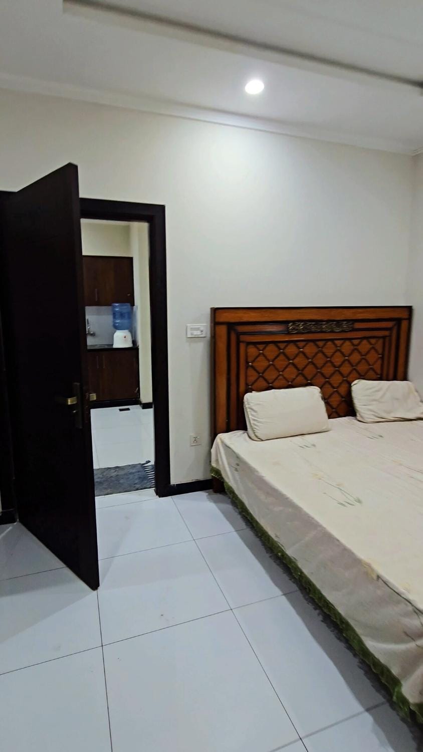 Double bed available for rent in reasonable price, Apartment in Punjab