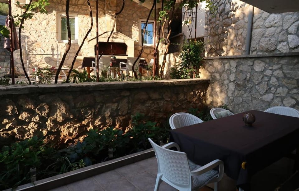 Garden, Dining area, Garden view