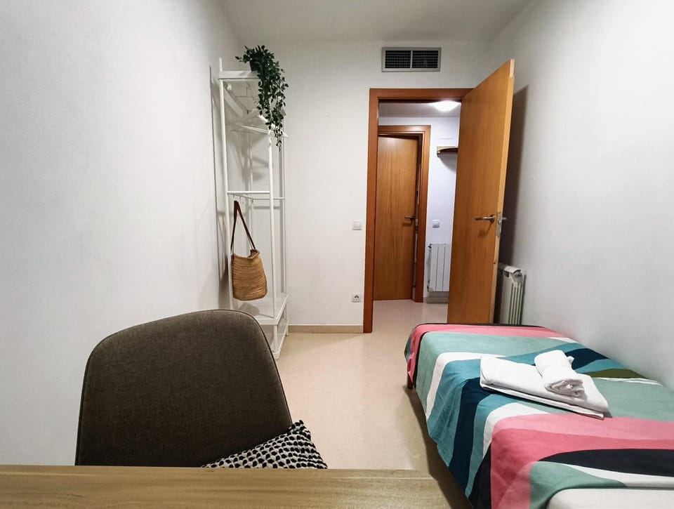 Bed, Photo of the whole room, Bedroom, wardrobe