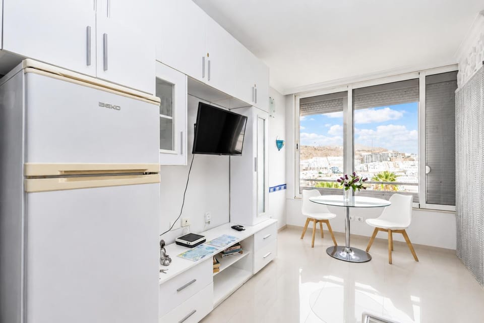 Sun Port Ocean Views - Renovated & Pool House in Puerto Rico de Gran Canaria