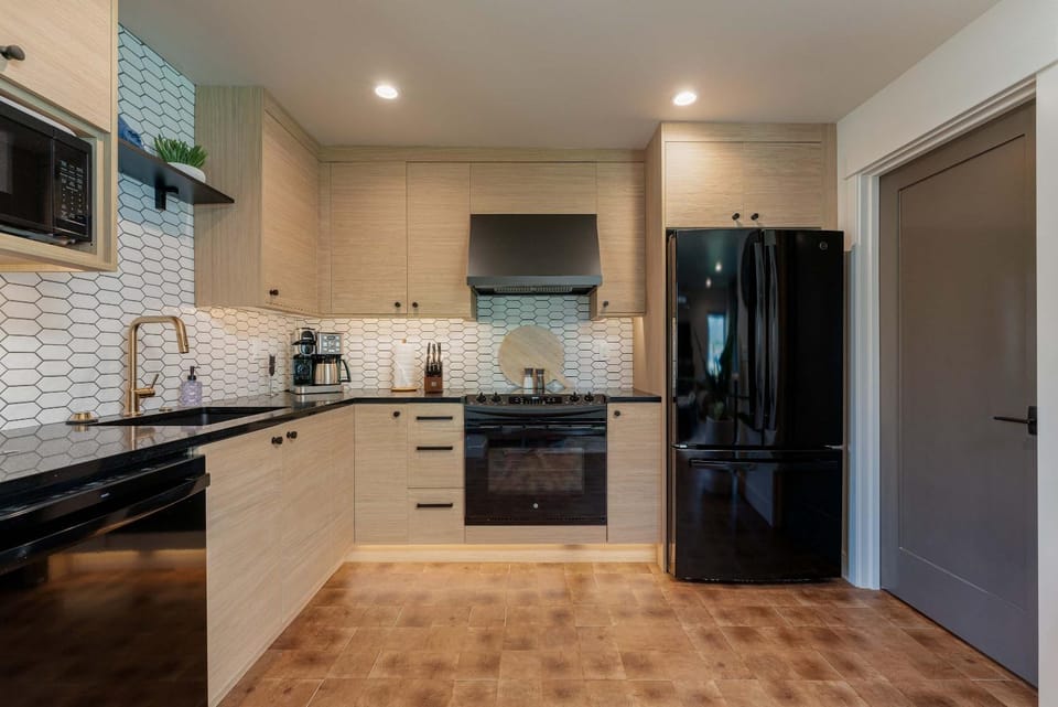 High-end Lakefront Condo B6 Wapato Point Chelan House in Manson