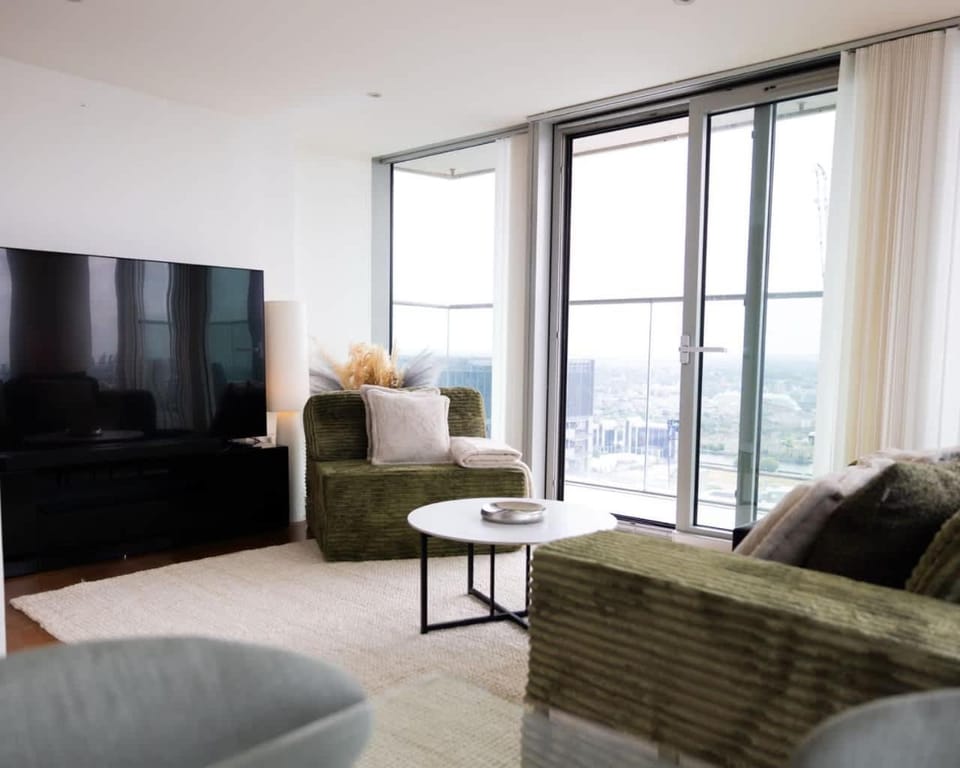 The Flat With The View 2 Bed 2 Bath home Apartment in London
