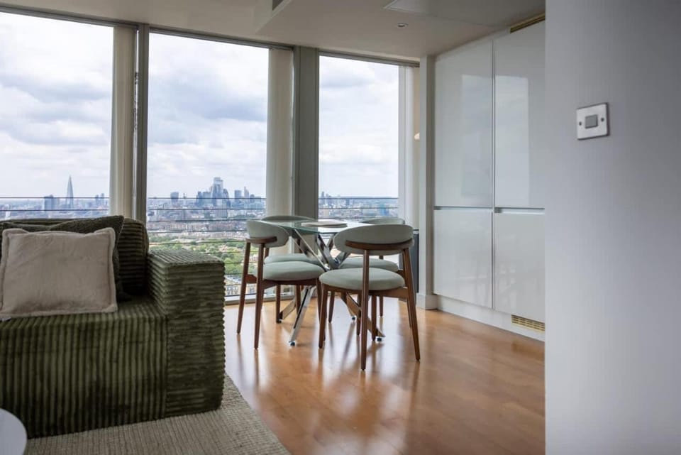The Flat With The View 2 Bed 2 Bath home Apartment in London