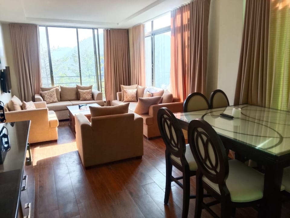 Living room, Seating area, Dining area