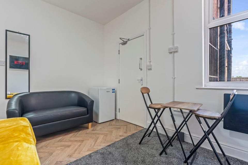 Stylish Studio Apartment B with Parking & Self Check-In in Ilkeston Apartment in Amber Valley