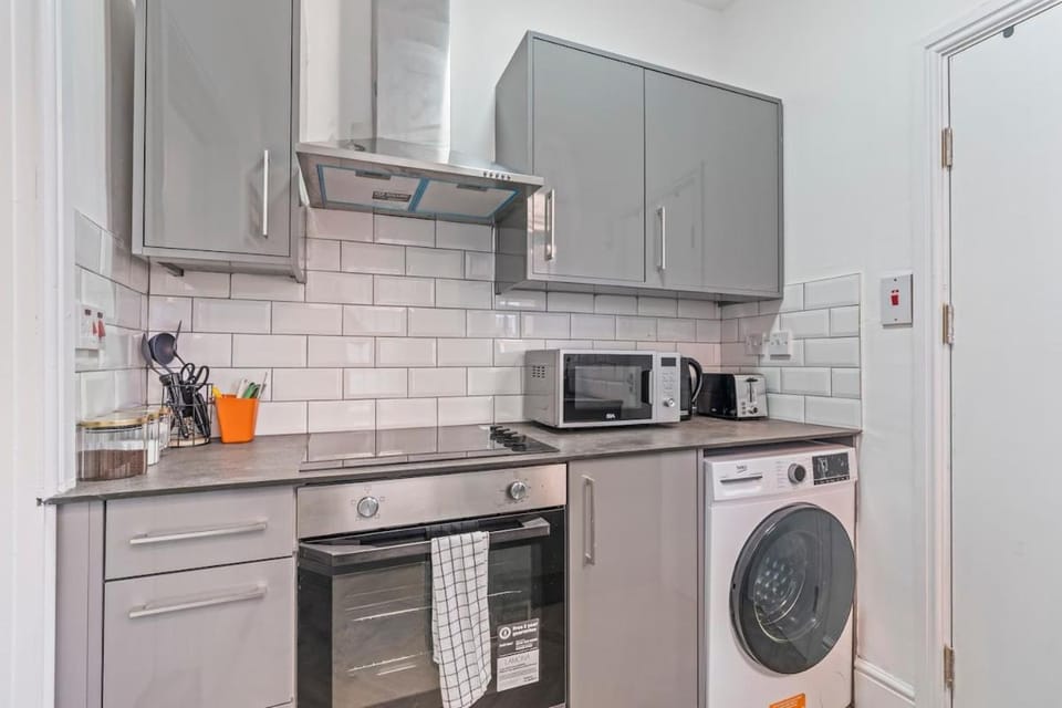 Stylish Studio Apartment B with Parking & Self Check-In in Ilkeston Apartment in Amber Valley