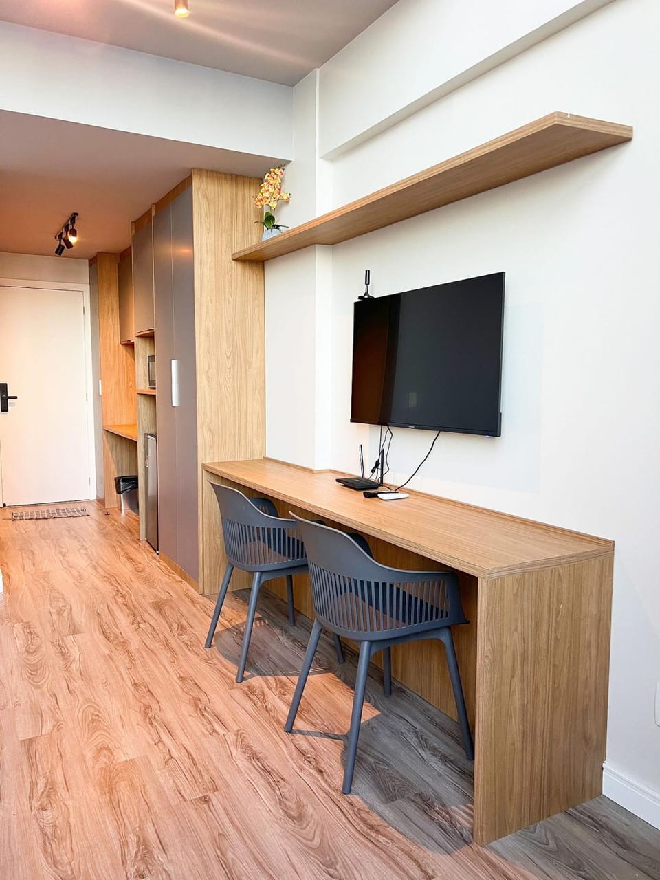 Communal lounge/ TV room, TV and multimedia, Dining area