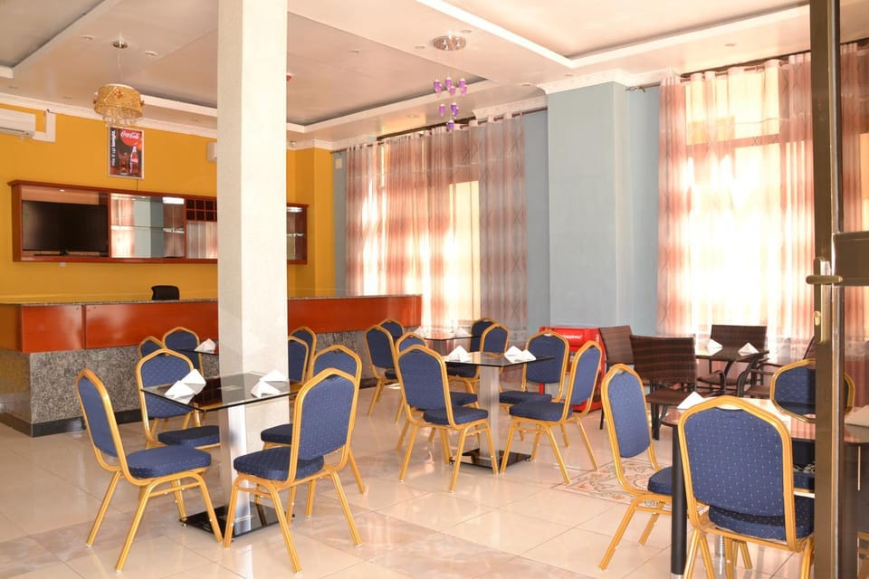 Restaurant/places to eat, Seating area, Evening entertainment, Breakfast