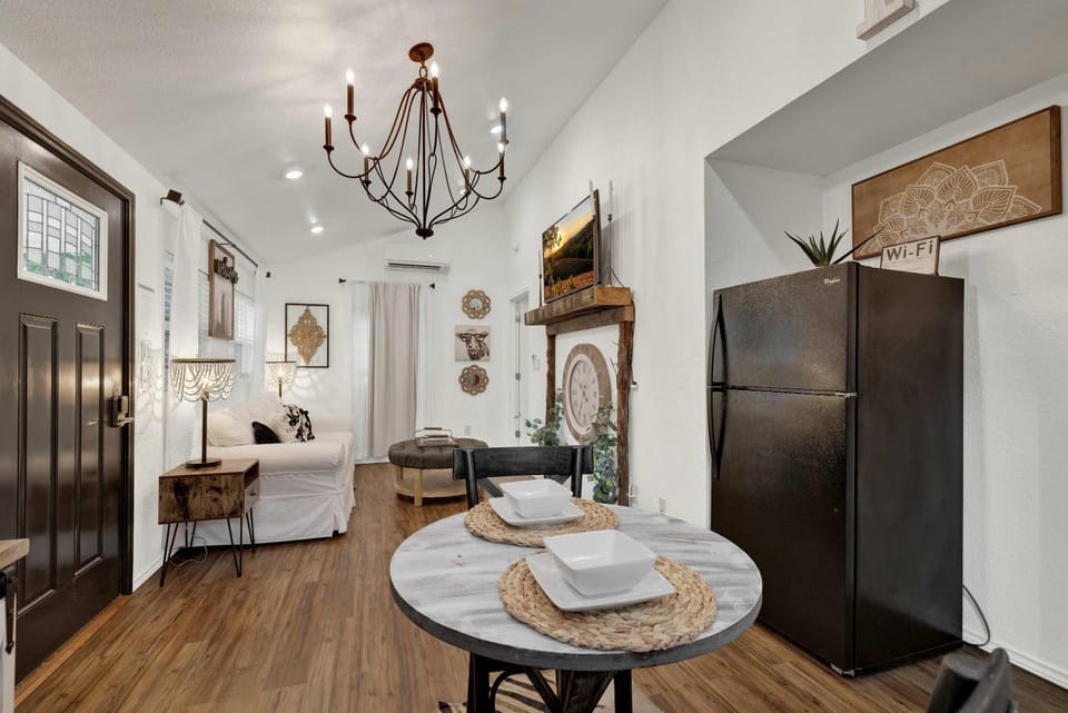 Poplar Place Soho - Cozy Cottage with Hot tub House in Fredericksburg