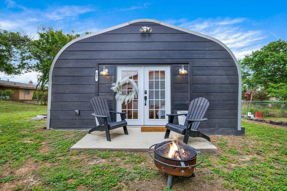 Poplar Place Q - Fire Pit & A few blocks from Main House in Fredericksburg