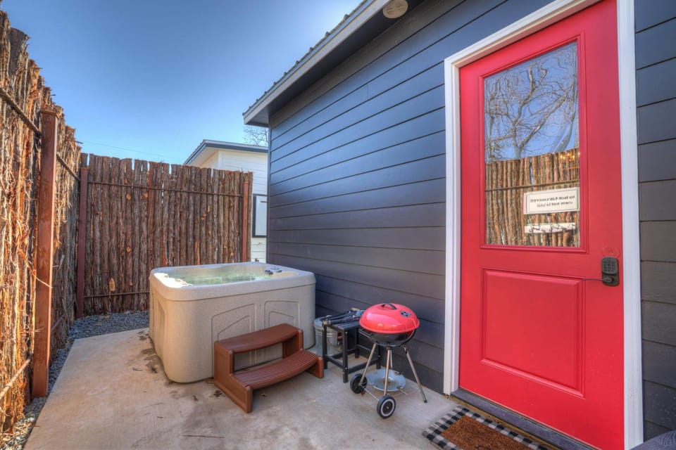 Poplar Place 3 - Hot Tub & Close to Downtown House in Fredericksburg
