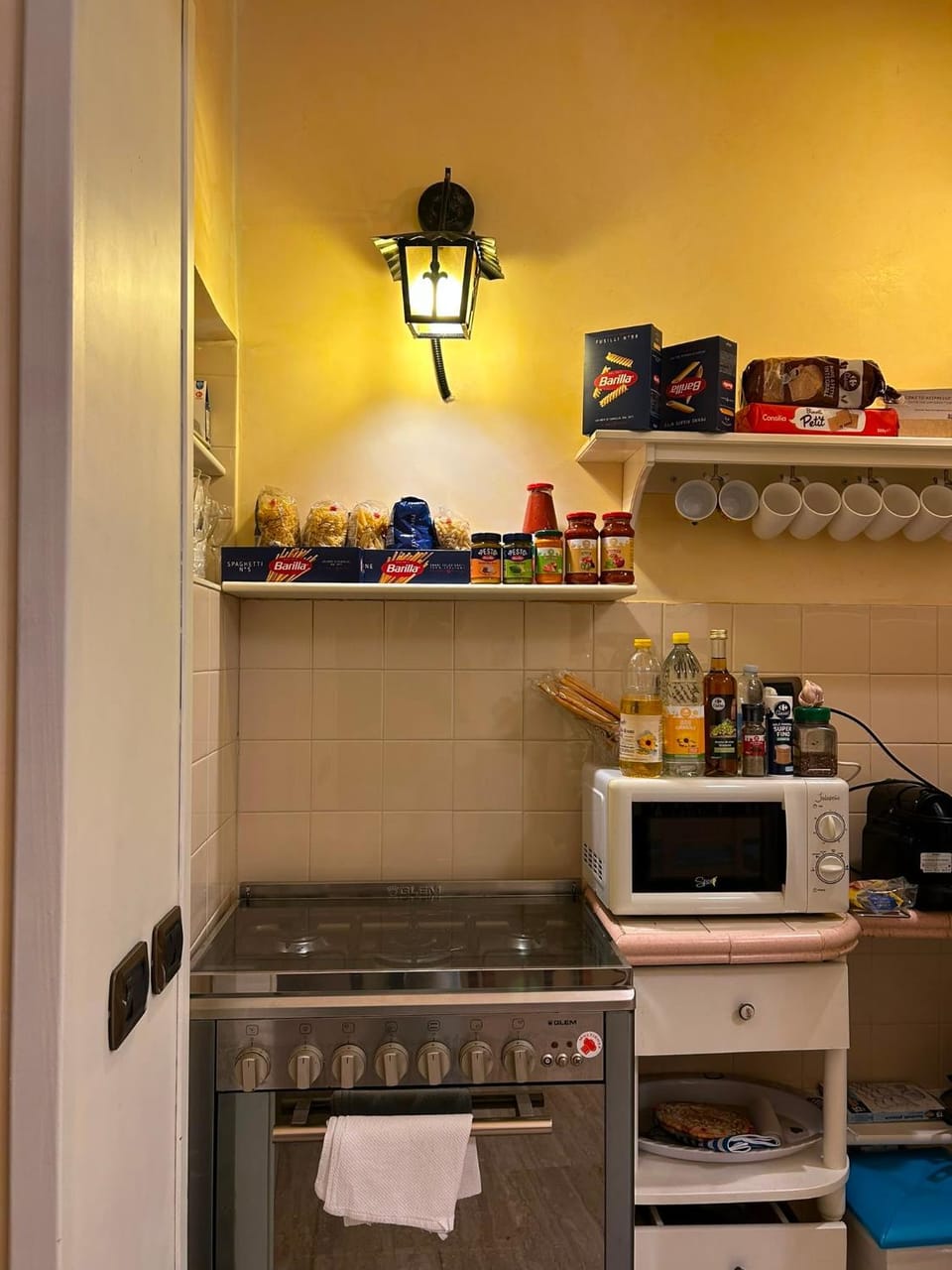 Kitchen or kitchenette, Food and drinks, Food