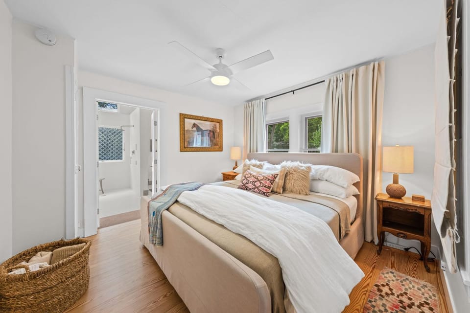 Perla's Place - Fire Place & 3 Blocks from Main House in Fredericksburg
