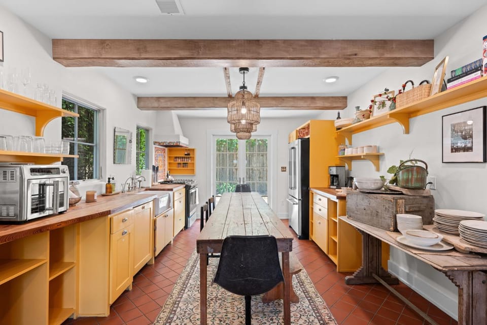 Perla's Place - Fire Place & 3 Blocks from Main House in Fredericksburg