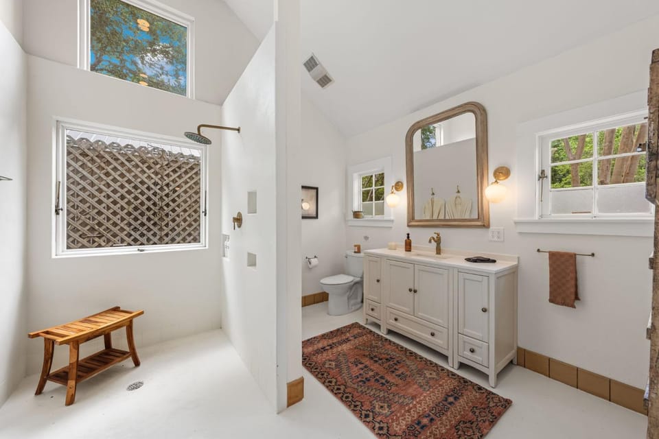 Perla's Place - Fire Place & 3 Blocks from Main House in Fredericksburg