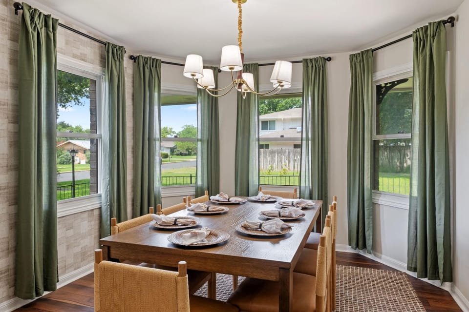 Hill Country Commons - Hot tub & Game room House in Fredericksburg