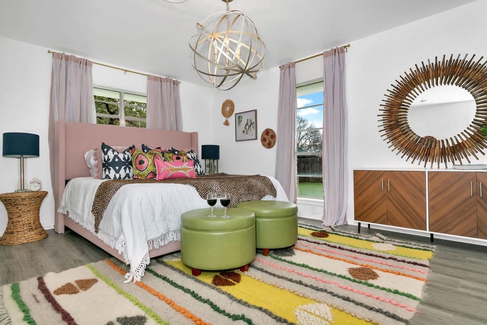 A Crystal Place - Hot Tub & Fire Pit House in Fredericksburg