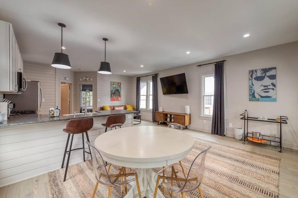 Charming Home Near Michigan Stadium, House in Ann Arbor