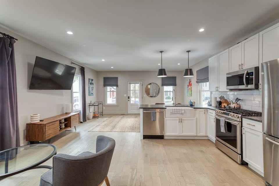 Charming Home Near Michigan Stadium, House in Ann Arbor