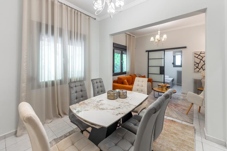 Seating area, Dining area