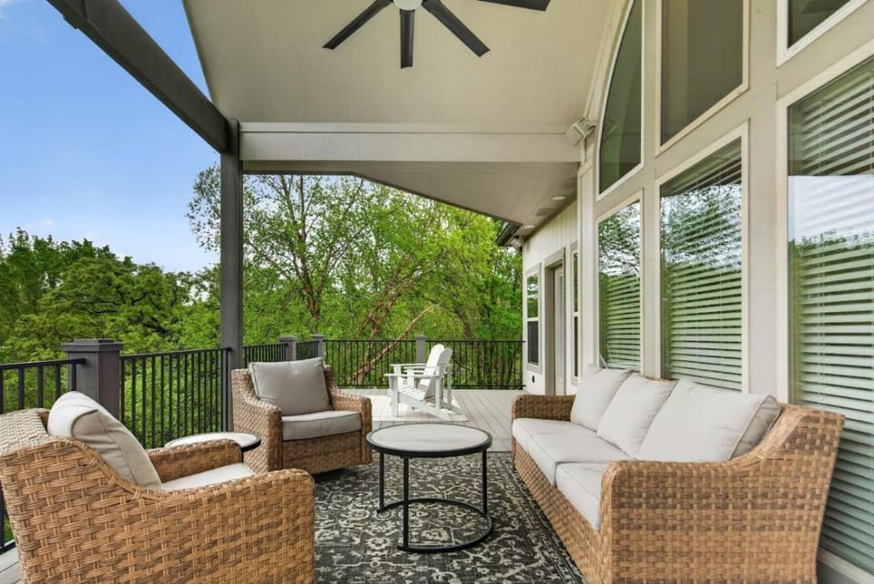 5BR Luxury retreat near World Cup Stadium House in Lees Summit
