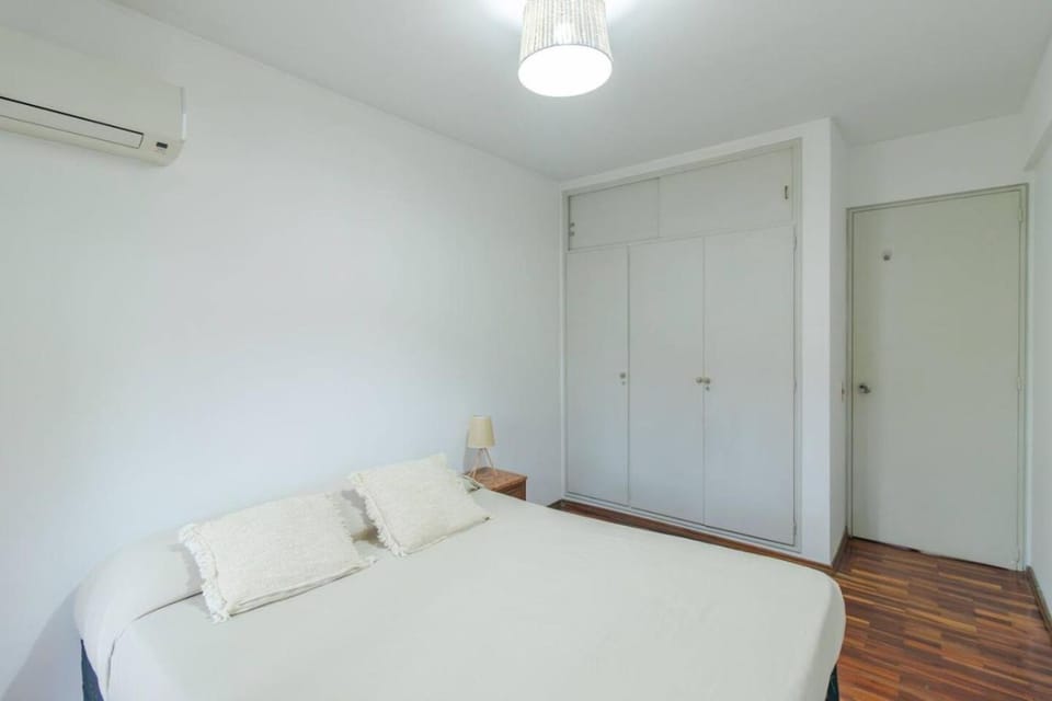 Amplio, centrico y luminoso 3 dormitorios Apartment in Montevideo Department, Uruguay