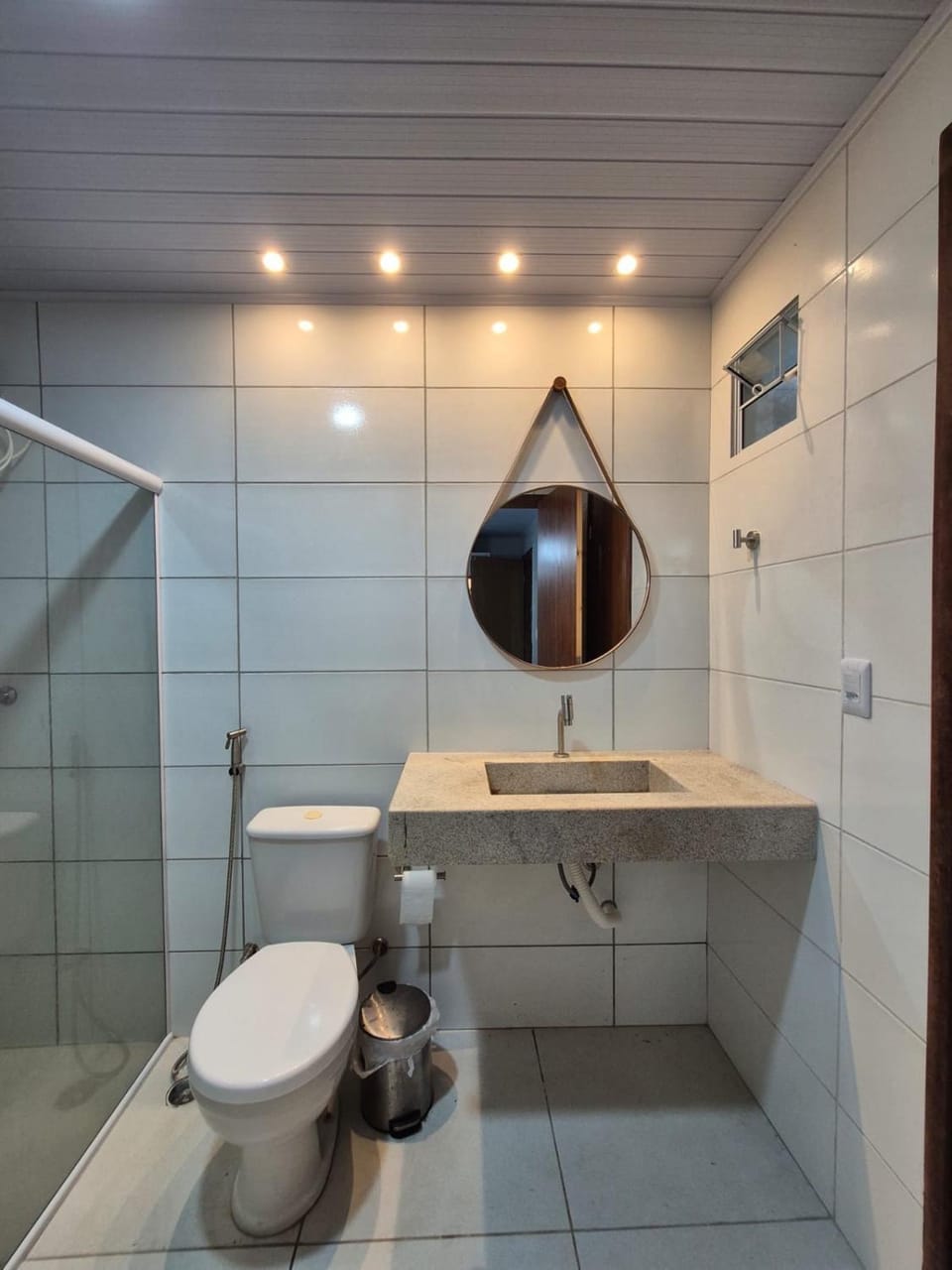 Shower, Toilet, Bathroom, bidet, towels