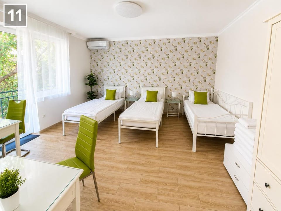 Bed, Bedroom, air conditioner