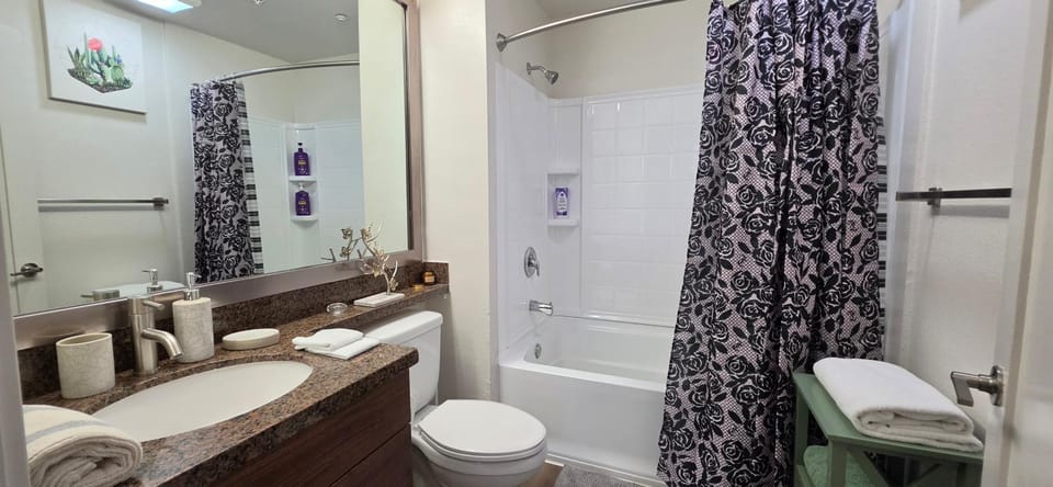 Shower, Toilet, Bathroom, Bath, towels