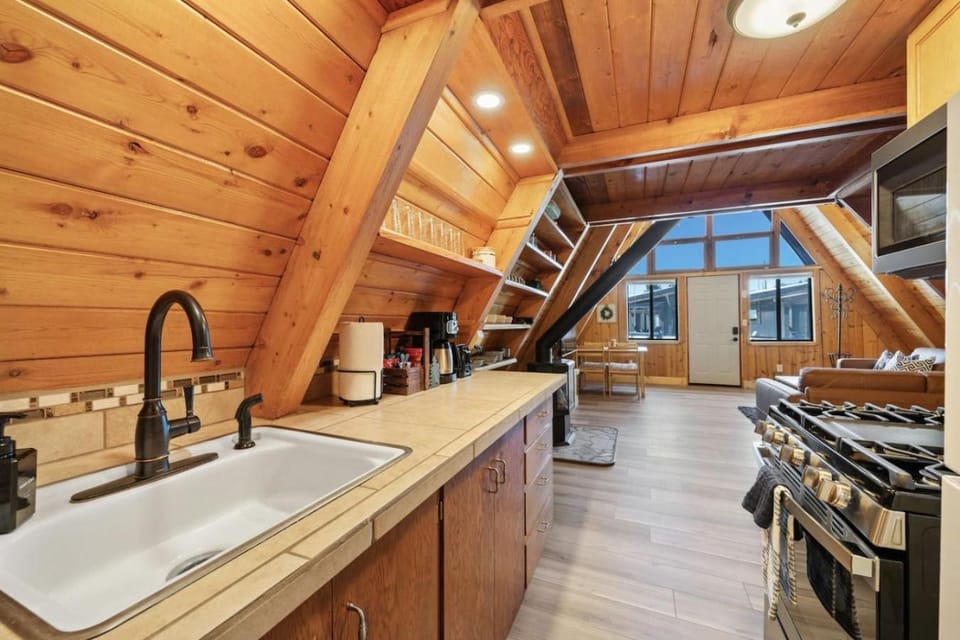 Last Chance Hideaway - A-Frame Cabin Retreat and Hot Tub Near Yellowstone Cabin in Island Park
