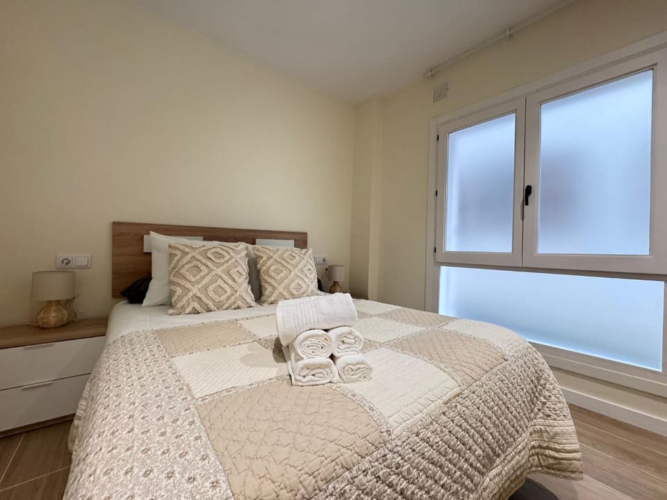 Photo of the whole room, Bedroom