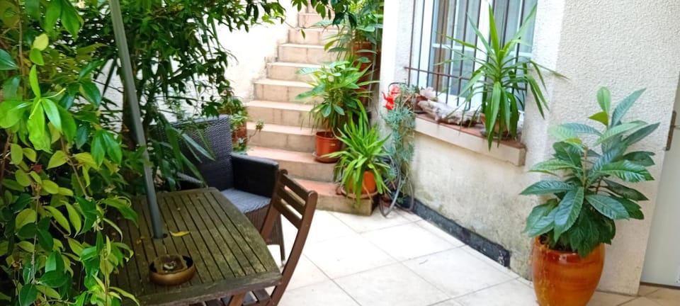 Loft d'artiste chic et bohème dans petit village proche mer Apartment in Occitanie