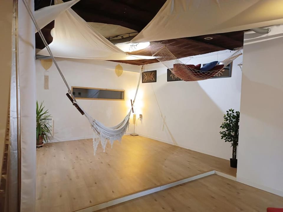 Loft d'artiste chic et bohème dans petit village proche mer Apartment in Occitanie