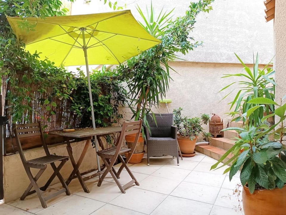 Loft d'artiste chic et bohème dans petit village proche mer Apartment in Occitanie