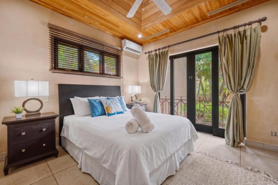 3bd Tropical Villa Casita Pool and Beach Club Access - COL6 House in Playa Langosta
