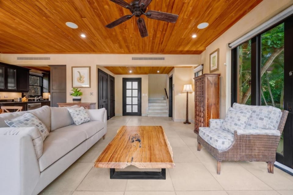 3bd Tropical Villa Casita Pool and Beach Club Access - COL6 House in Playa Langosta