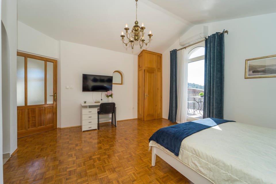 Charming Small Town Felling Apartment in Dubrovnik-Neretva County
